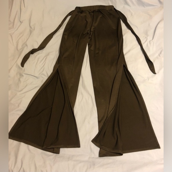 Forever 21 black dressy slacks, size medium, with slits , sexy styling EUC - Picture 1 of 16